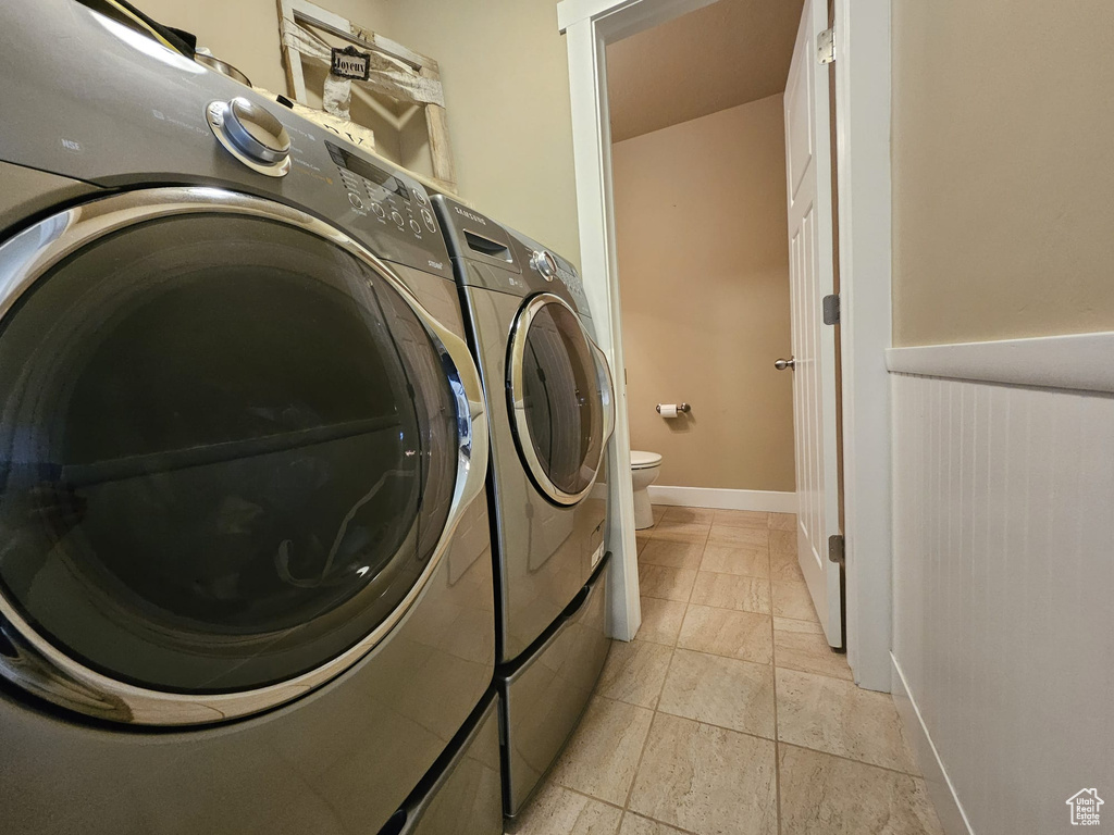 Laundry room with washing machine and dryer