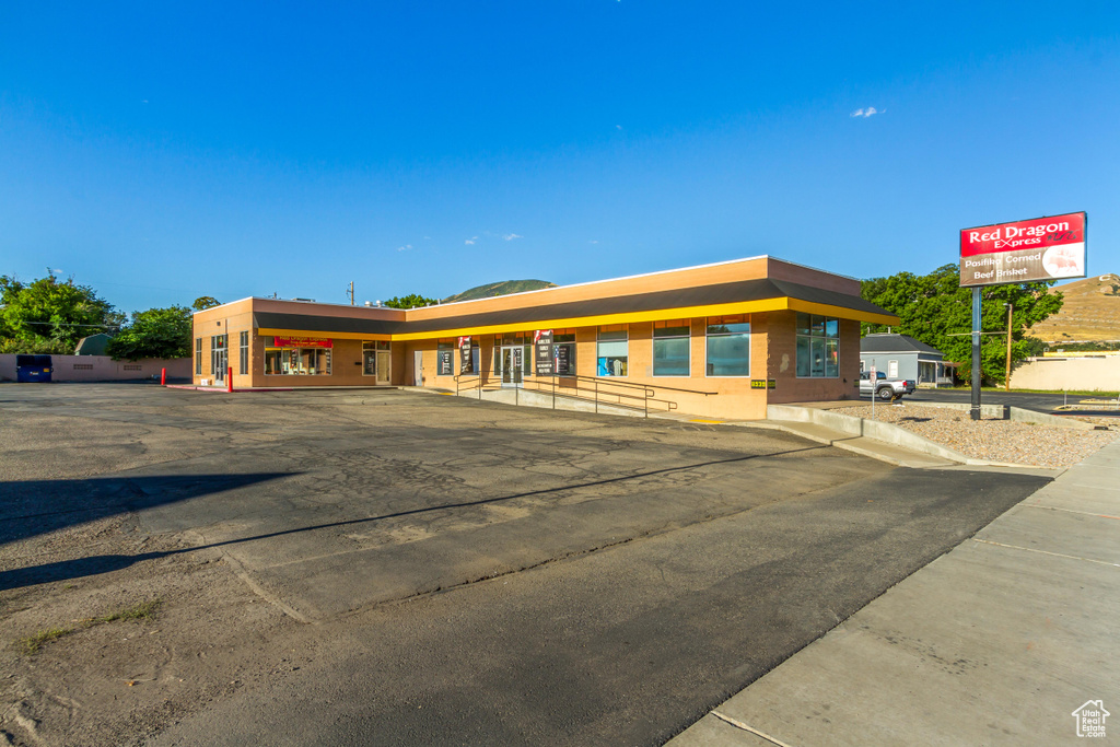 View of front facade with uncovered parking