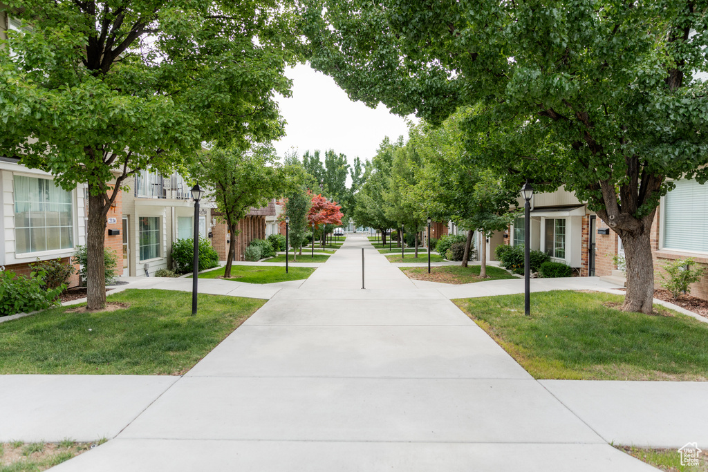 Surrounding community with a yard