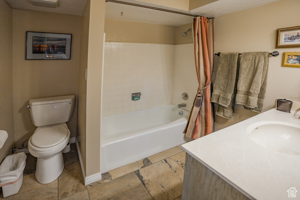 Bathroom with shower / bathtub combination with curtain and vanity