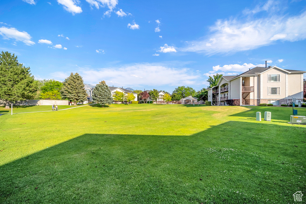 View of grassy yard featuring a residential view