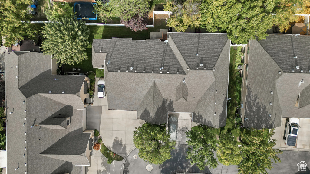 Aerial view of property and surrounding area