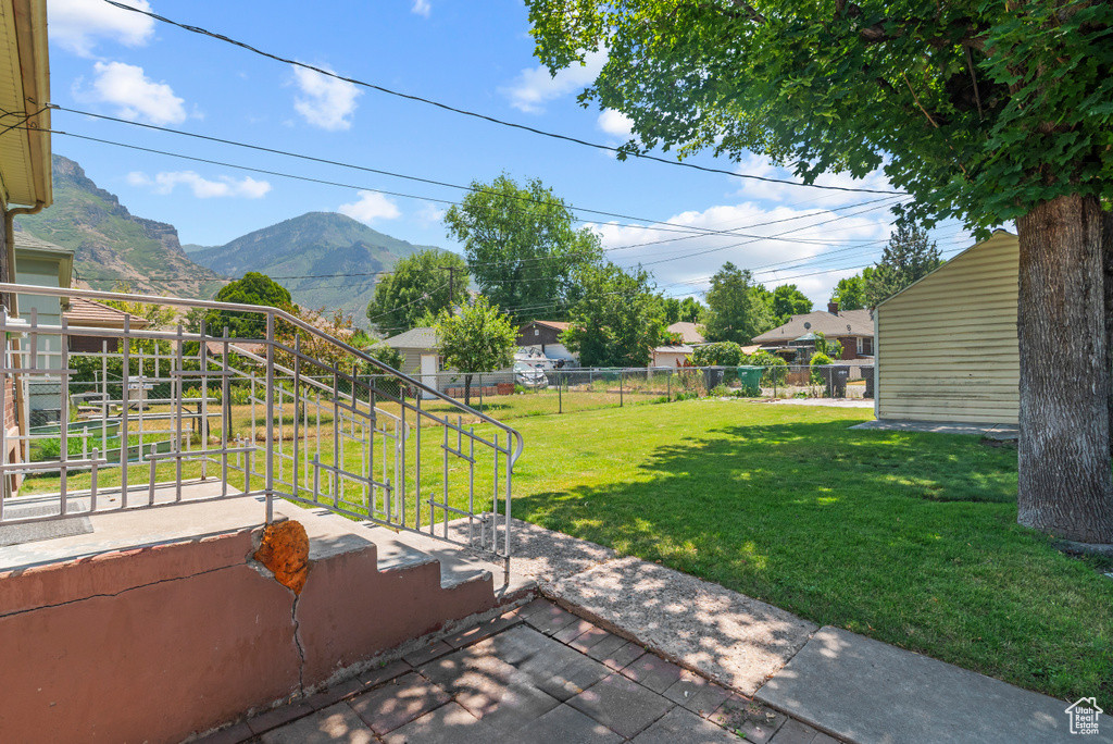 View of yard featuring a mountain view