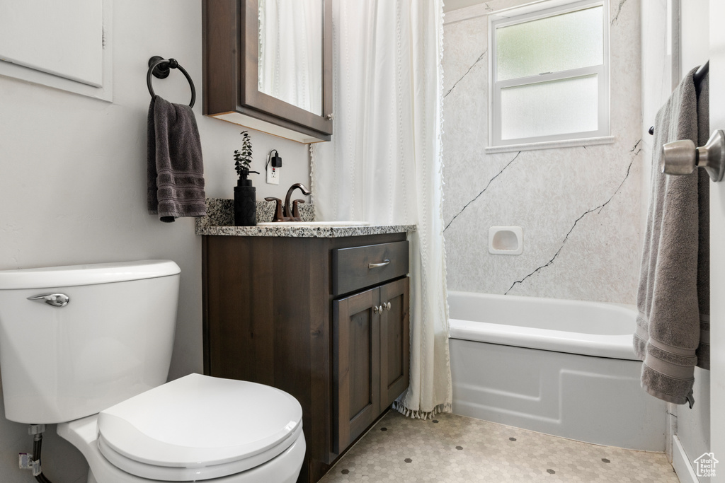 Bathroom with shower / tub combo and vanity