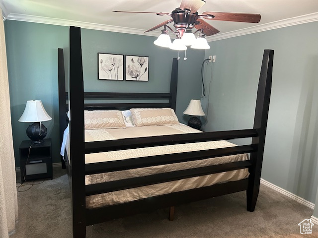 Bedroom featuring carpet floors, crown molding, and ceiling fan