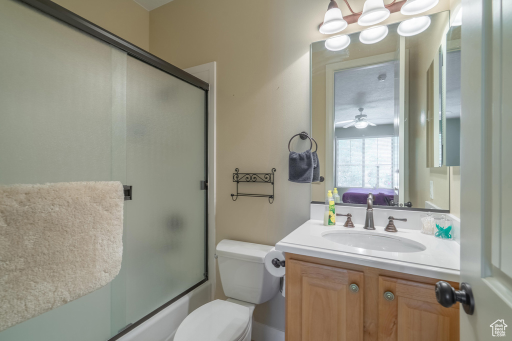 Ensuite bathroom with vanity and combined bath / shower with glass door