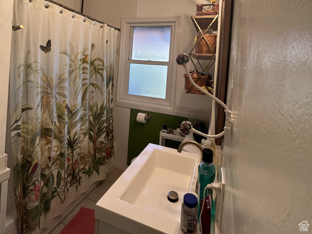 Bathroom featuring a textured ceiling