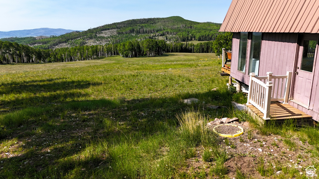 View of yard featuring a mountain view