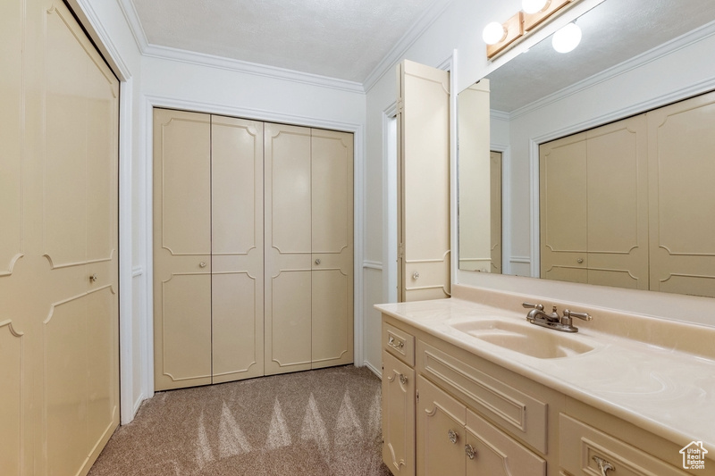 Bathroom with vanity and crown molding