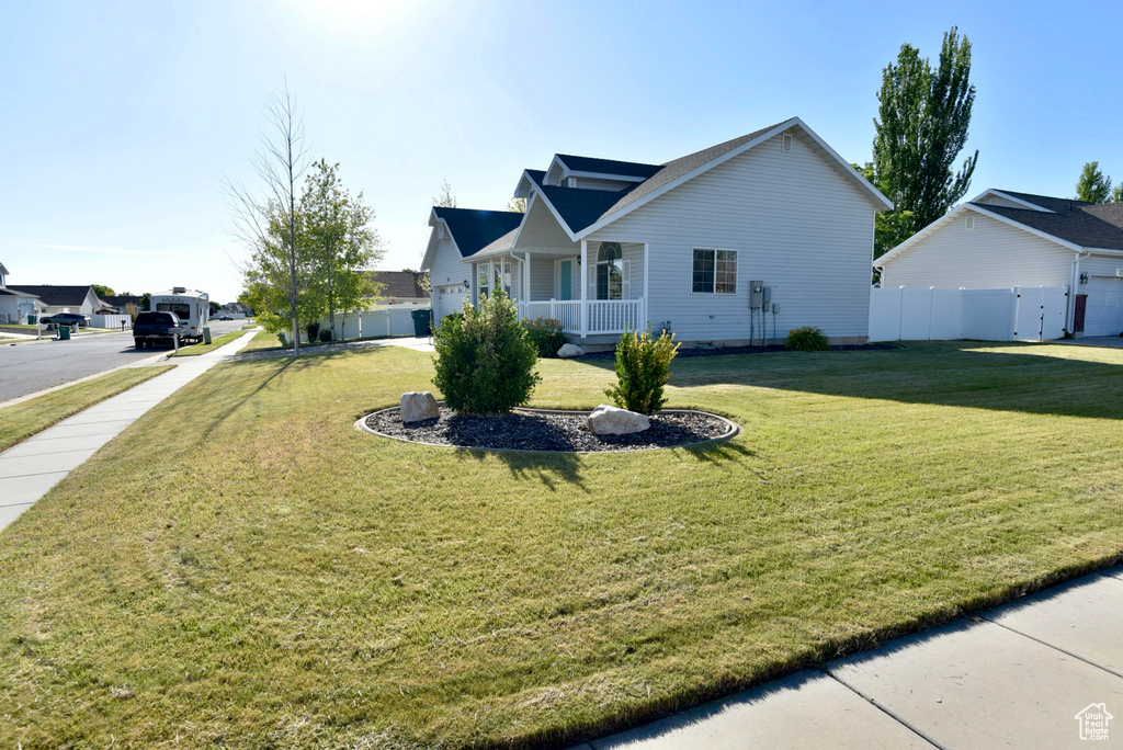 View of front of house featuring a porch
