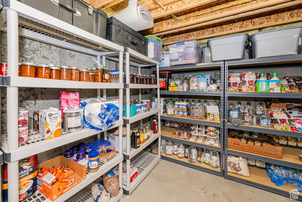 2524 W MARTINGALE CIR South Jordan, UT 84095