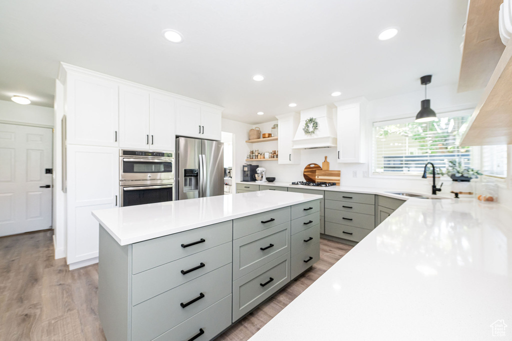 2524 W MARTINGALE CIR South Jordan, UT 84095