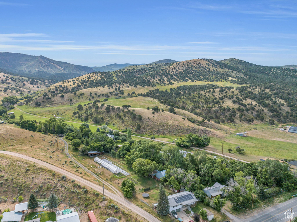 Aerial view of property's location featuring mountains