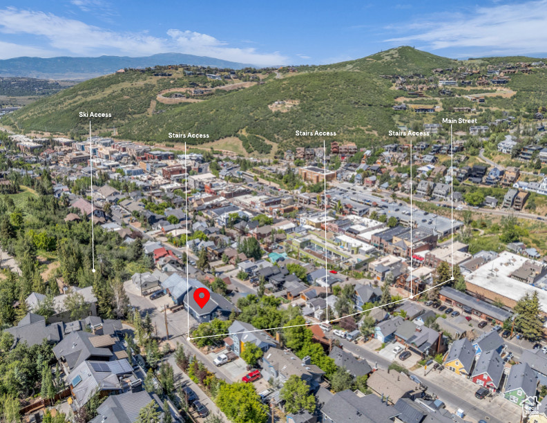 Aerial view of property's location featuring mountains