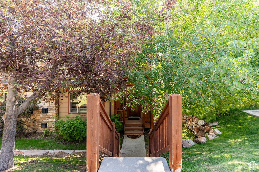 Surrounding community featuring a lawn