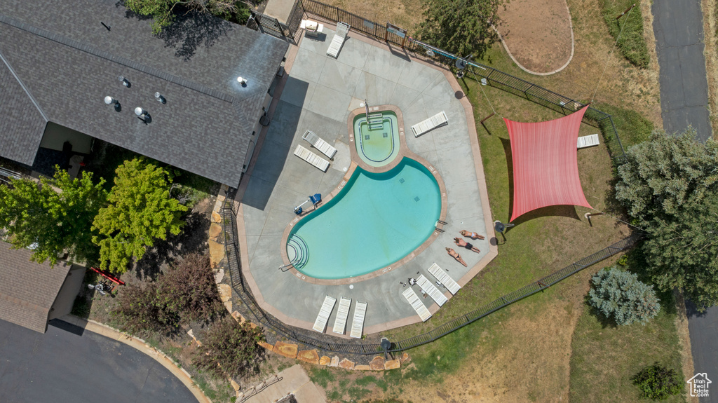 Bird's eye view of a pool area