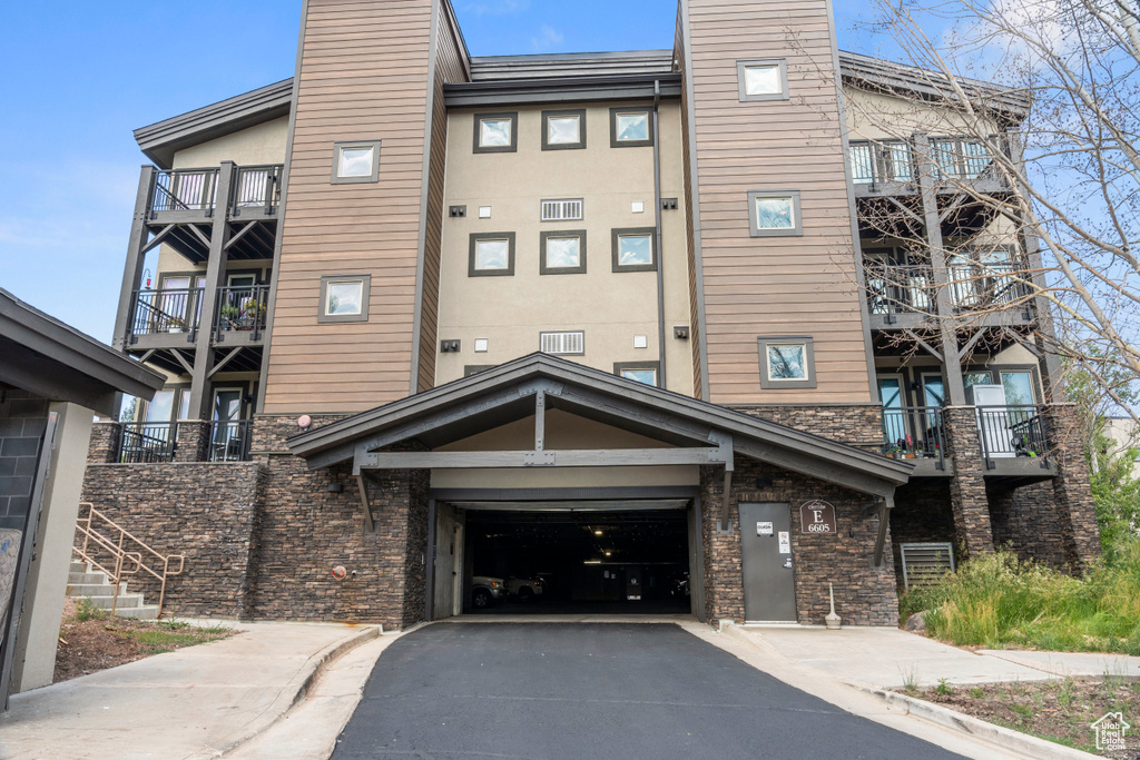 View of apartment building / complex featuring driveway
