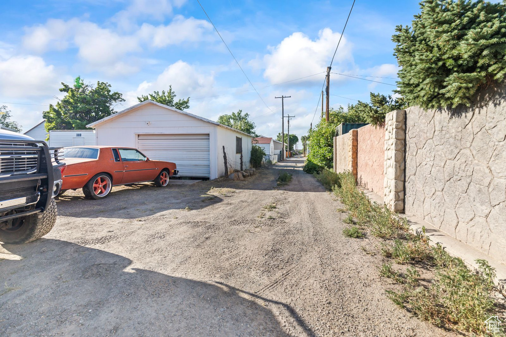 View of dirt / gravel road