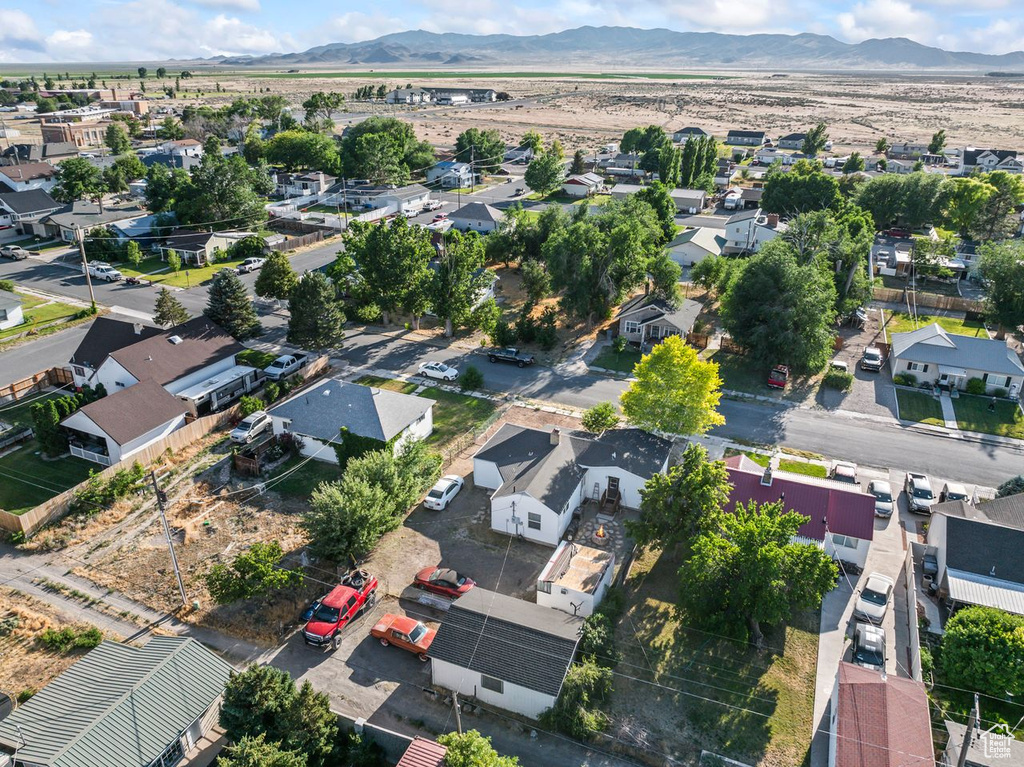Aerial view of property's location featuring mountains and nearby suburban area