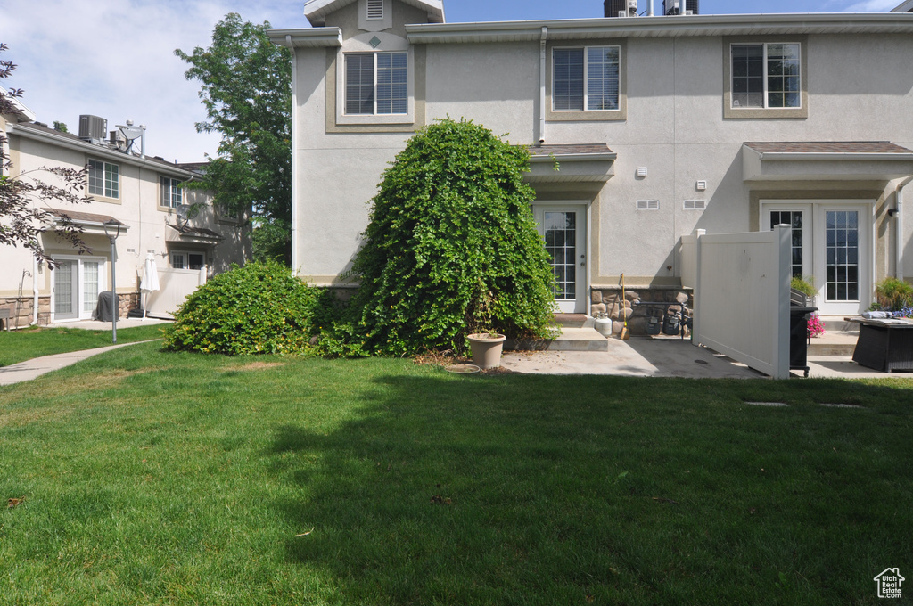View of property featuring stucco siding and a front lawn