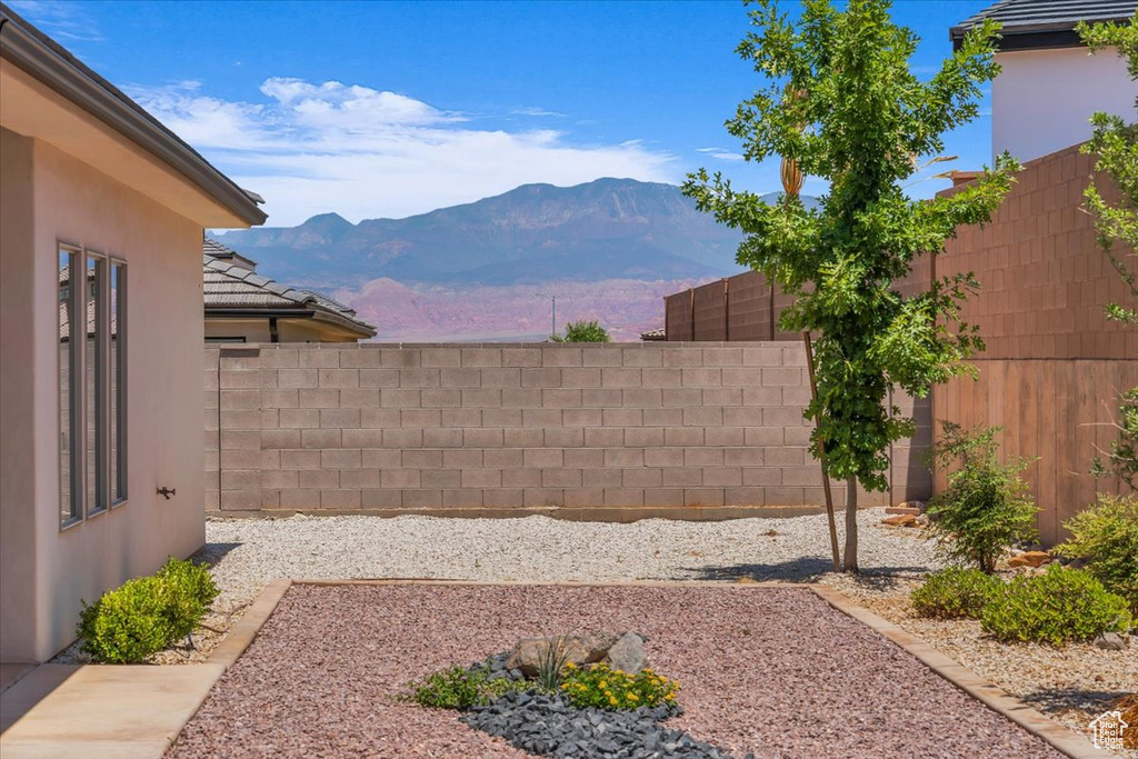 View of yard featuring a mountain view