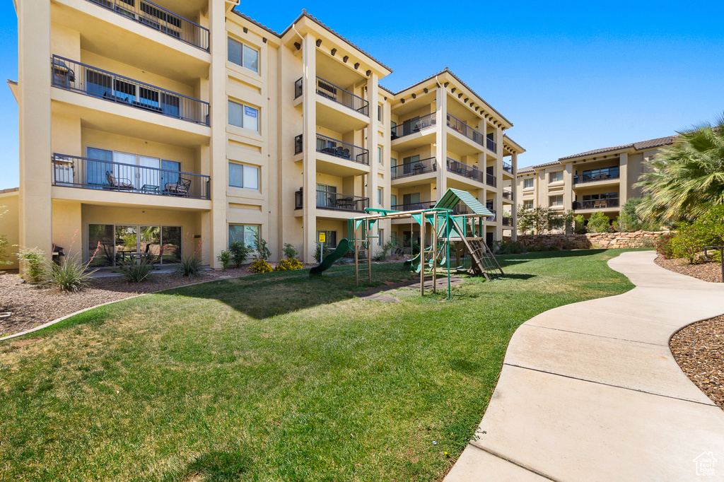 View of apartment building / complex