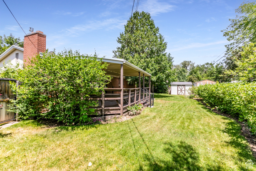 View of yard with a storage shed