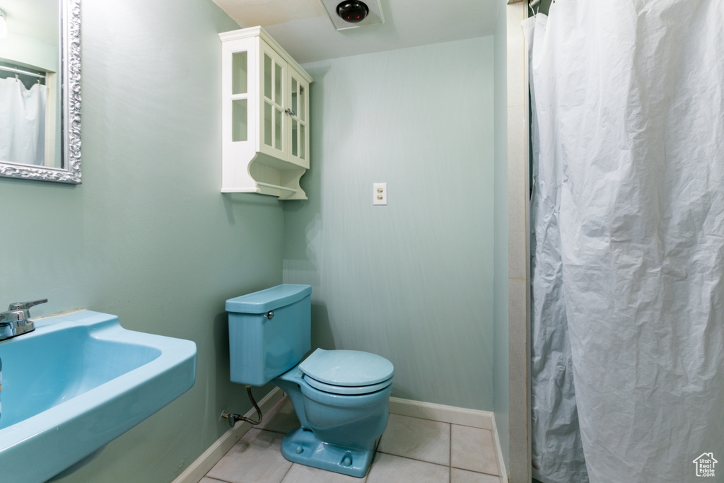 Full bath with tile patterned flooring and a shower with curtain