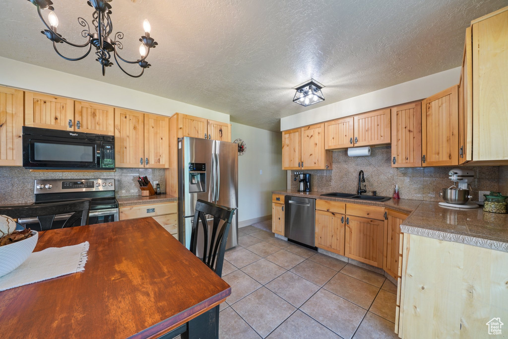5572 S AVALON DR Murray, UT 84107