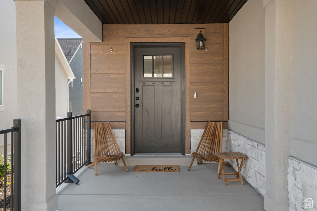Property entrance with a balcony