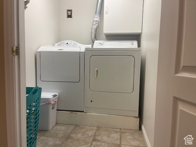 Washroom with washing machine and clothes dryer