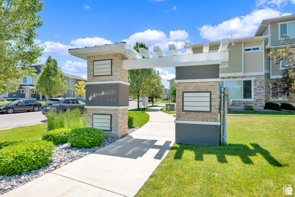 View of home\'s community with a lawn