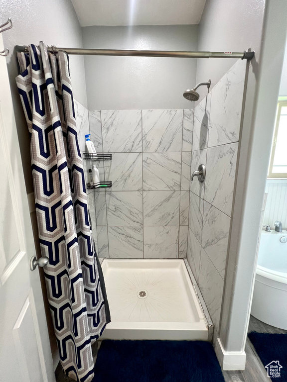 Bathroom featuring a tile shower