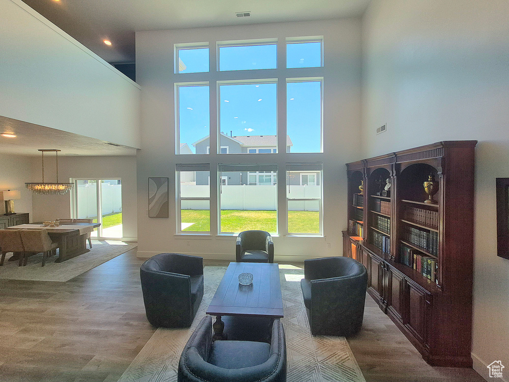 Photo 4 for MLS #2095755 at 352 W Ropelato Dr