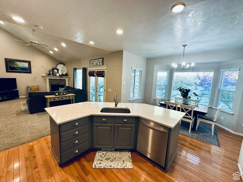 609 S PARKWAY DR North Salt Lake, UT 84054