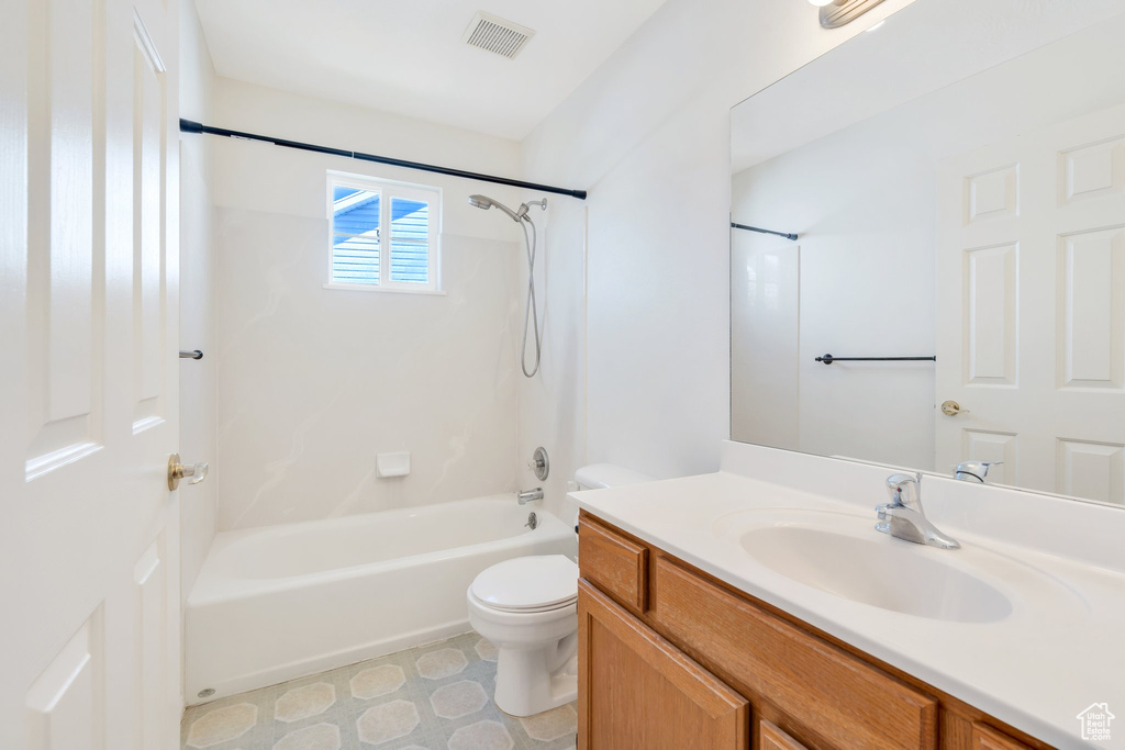 Full bath with vanity and bathing tub / shower combination