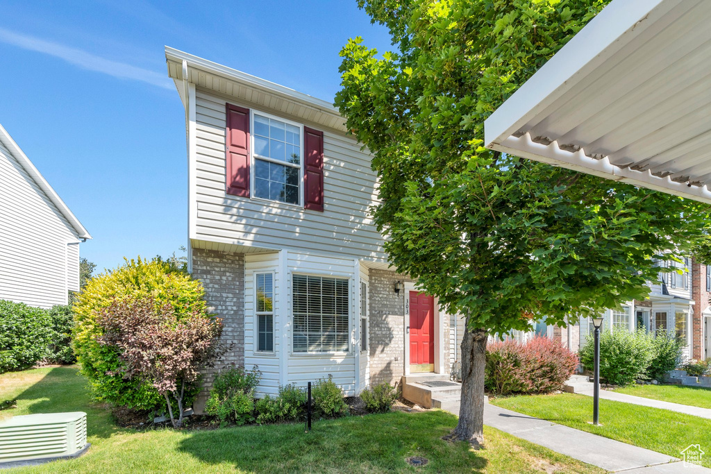 View of front of house featuring brick siding and a front yard