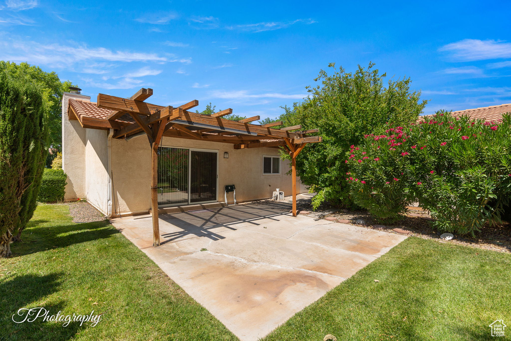 View of patio / terrace featuring a pergola