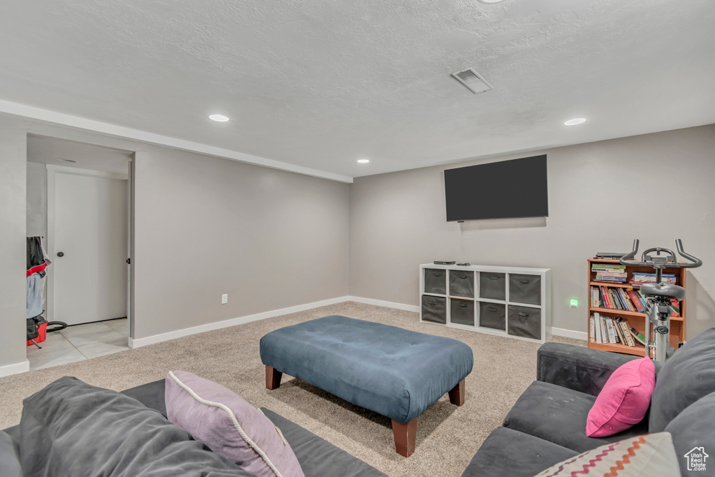 Living area featuring carpet flooring and recessed lighting