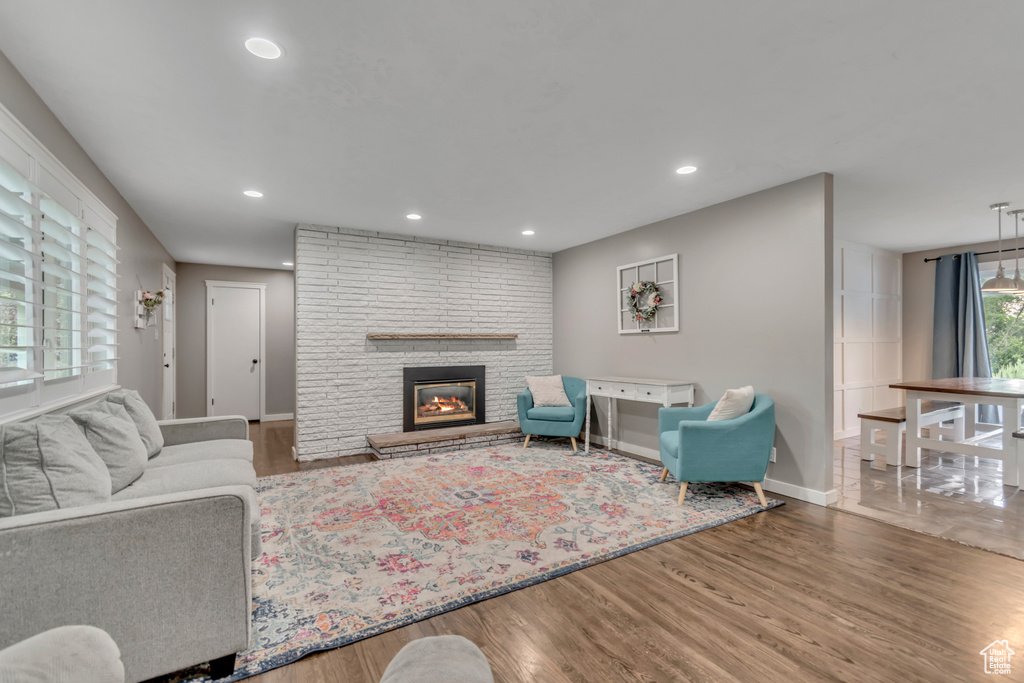 Living area featuring wood finished floors, recessed lighting, and a fireplace