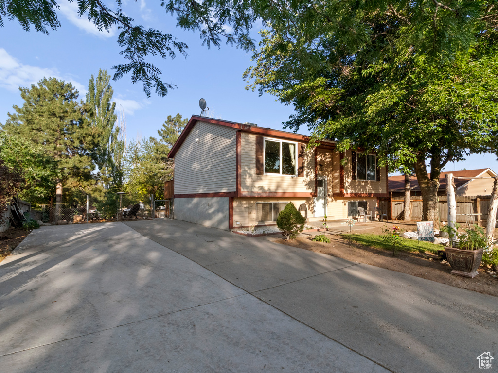 Bi-level home with driveway