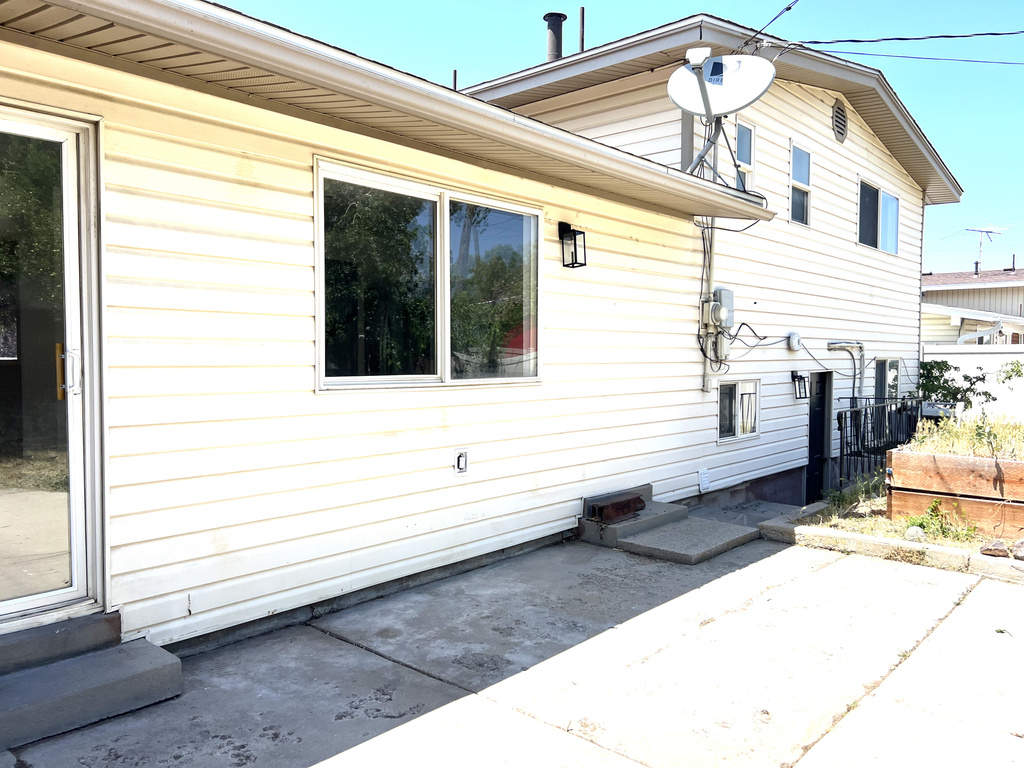 686 N PARKWAY AVE Tooele, UT 84074
