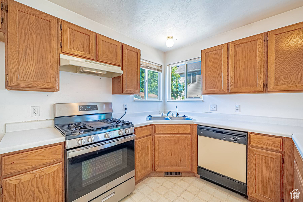 5150 W GLEN PARK CT Salt Lake City, UT 84120