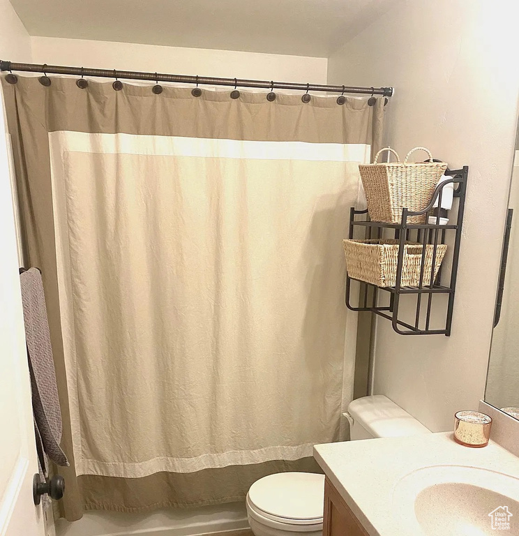 Bathroom with vanity and shower / tub combo