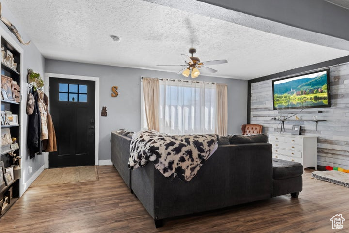 Photo 3 for MLS #2095868 at 246 S 475 East