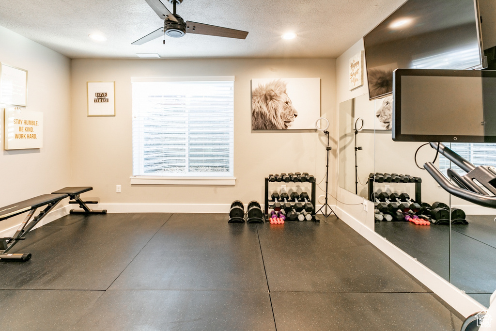 Workout room featuring a ceiling fan, a textured ceiling, and recessed lighting