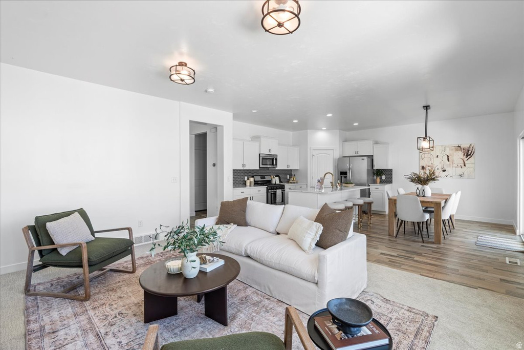 635 E Mayor Place Dr