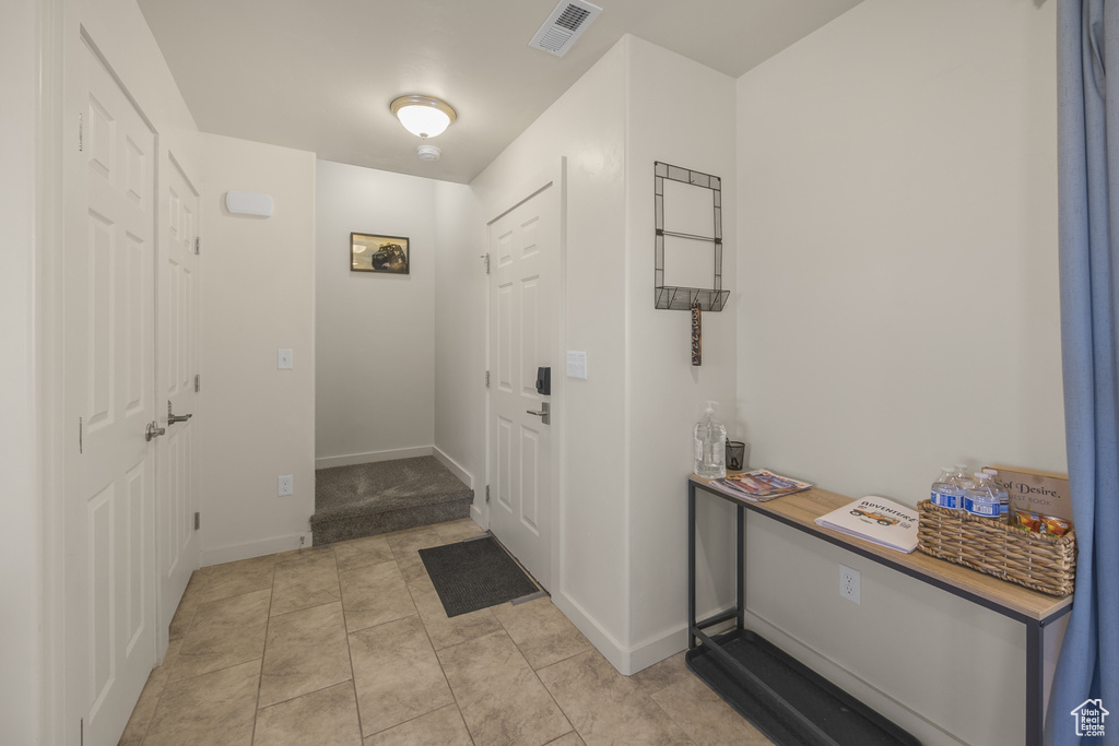 Foyer featuring baseboards and light tile patterned flooring
