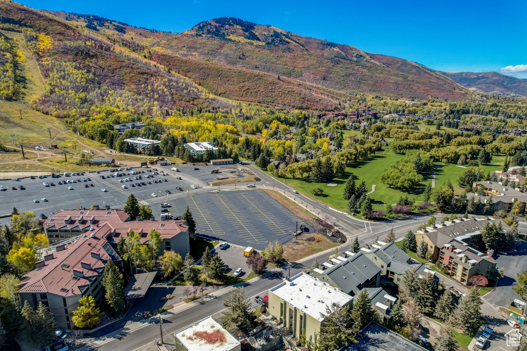 Bird\\\'s eye view of a mountainous background