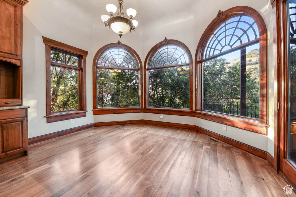 305 SUMMERWOOD DR Bountiful, UT 84010